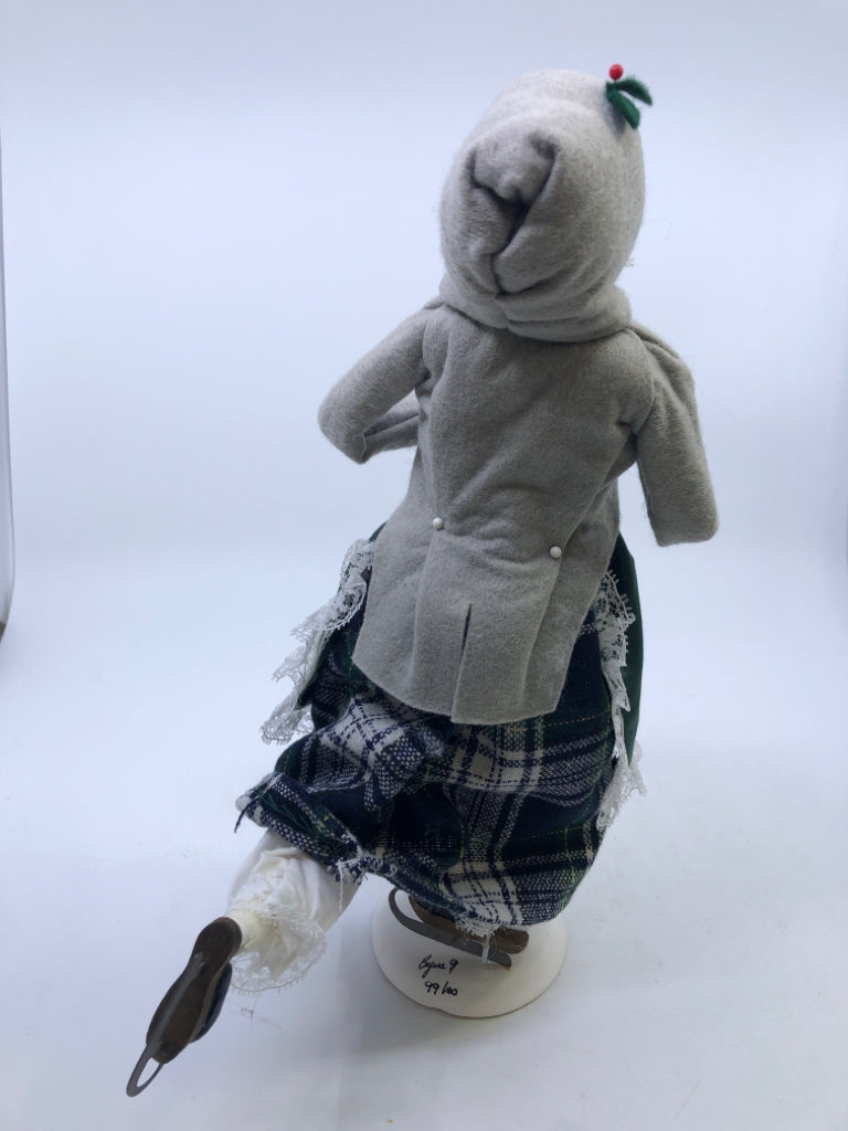 WOMAN CAROLER GREEN DRESS WHITE BOW LACE GRAY COAT "THE SKATERS" 1991 BYERS' CHO