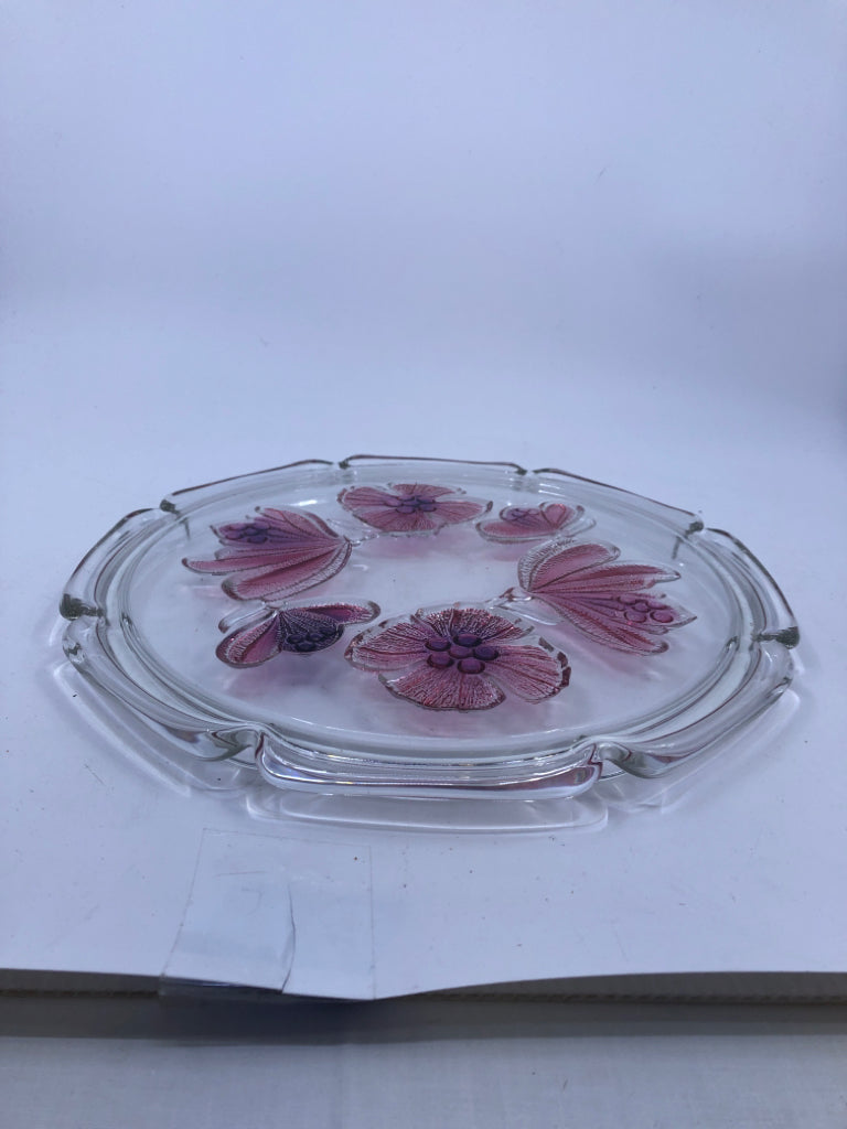 GLASS CAKE PLATE W/ RED+PINK FLOWERS.