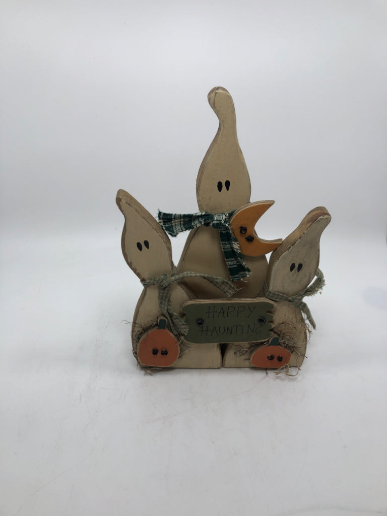 HAPPY HAUNTING WOOD GHOST DECOR.