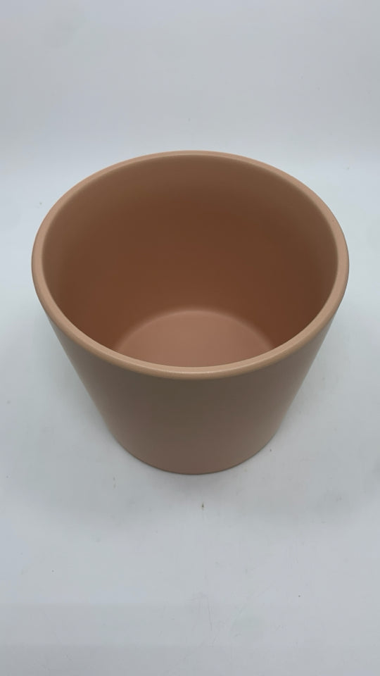 PEACH CERAMIC PLANTER.