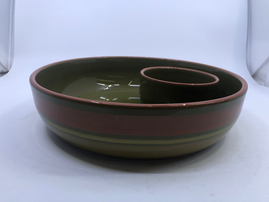 STONEWARE CHIP AND DIP HOLDER.