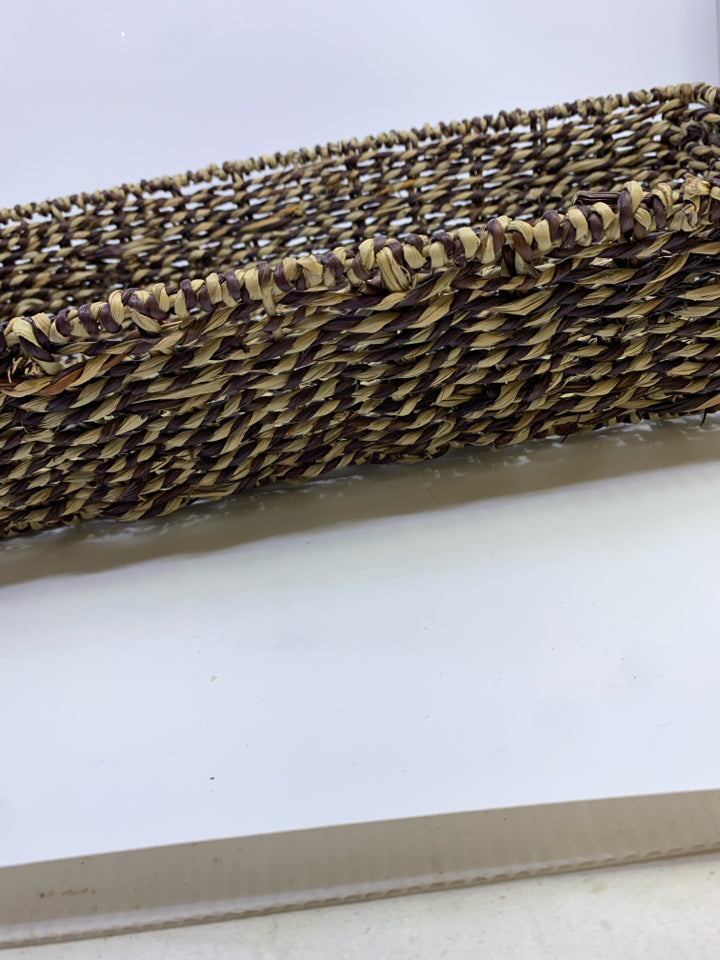 TWO TONE RECTANGLE BASKET W/WOOD HANDLES.