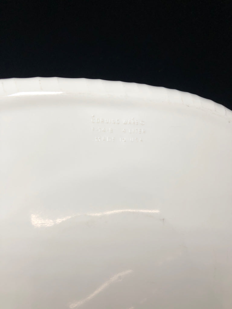 OVAL COVERED CASSEROLE DISH W/ HANDLE.