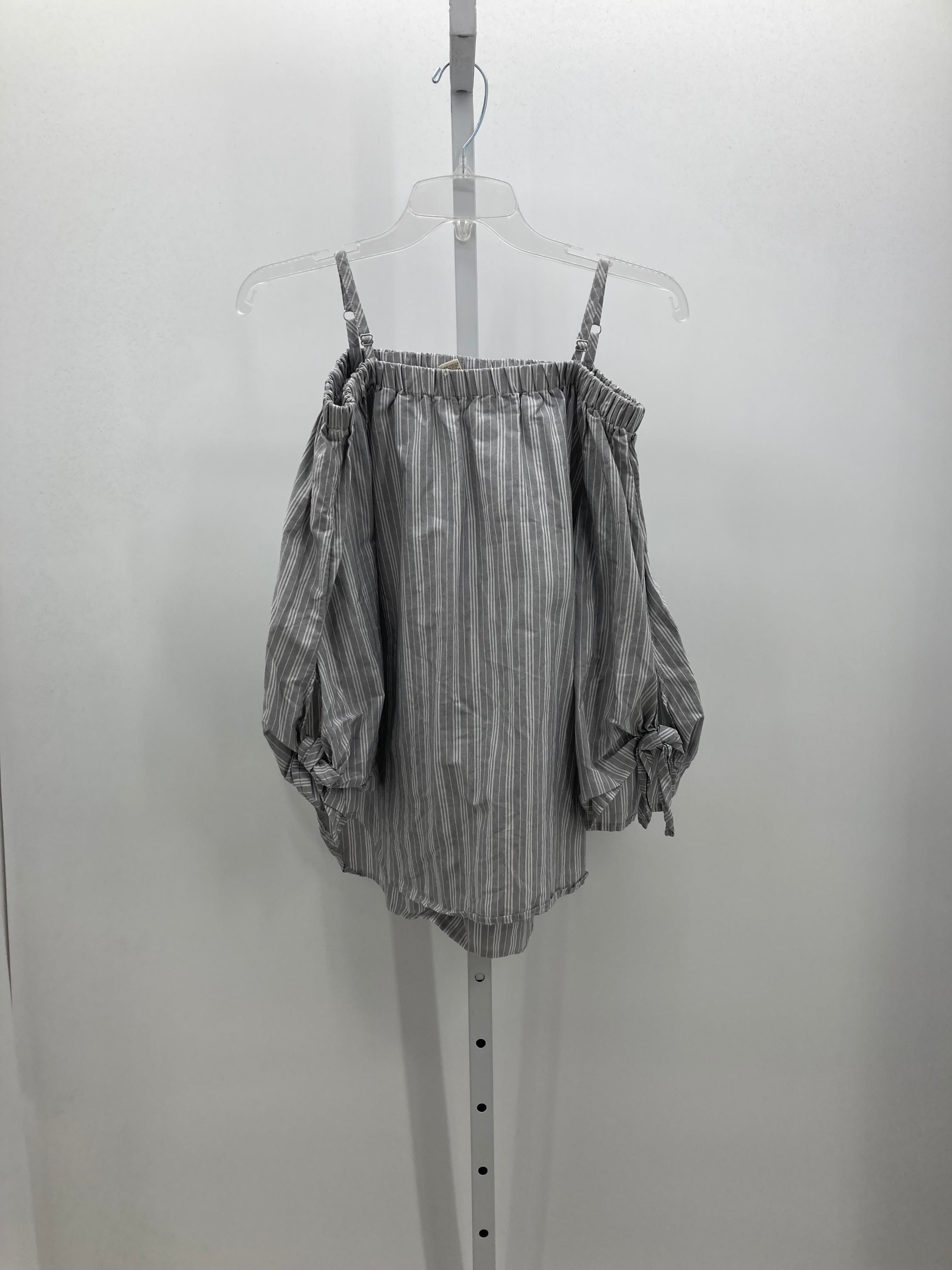 Size Medium Misses 3/4 Sleeve Shirt