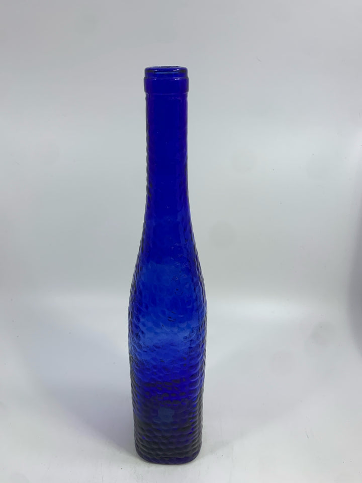 TALL SQUARE COBALT BLUE GLASS VASE W/BUBBLE DESIGN.