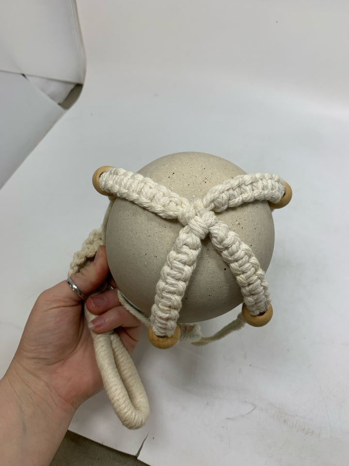 TWO TONED TEAL/GRAY PLANTER IN MACRAME PLANT HANGER.
