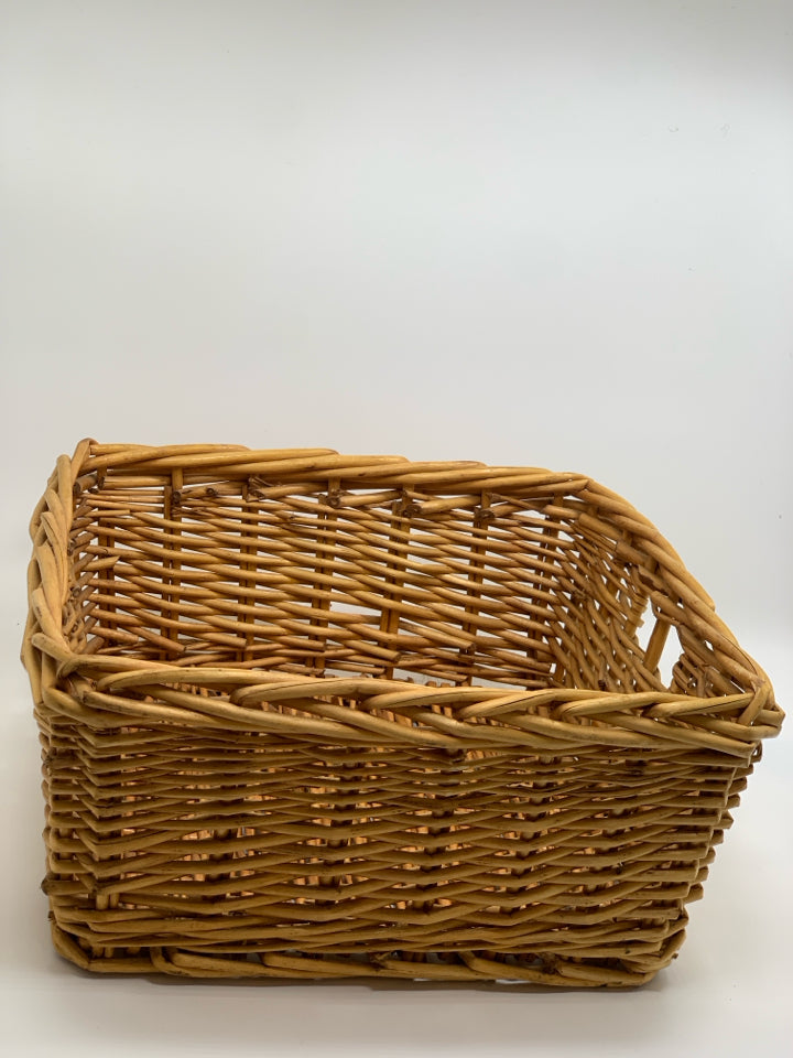 RECTANGLE WICKER STORAGE BASKET.