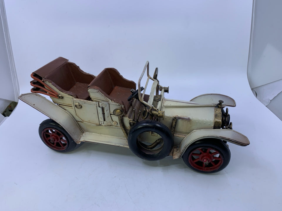 METAL DECORATIVE WHITE OLD 4 SEATER CAR.