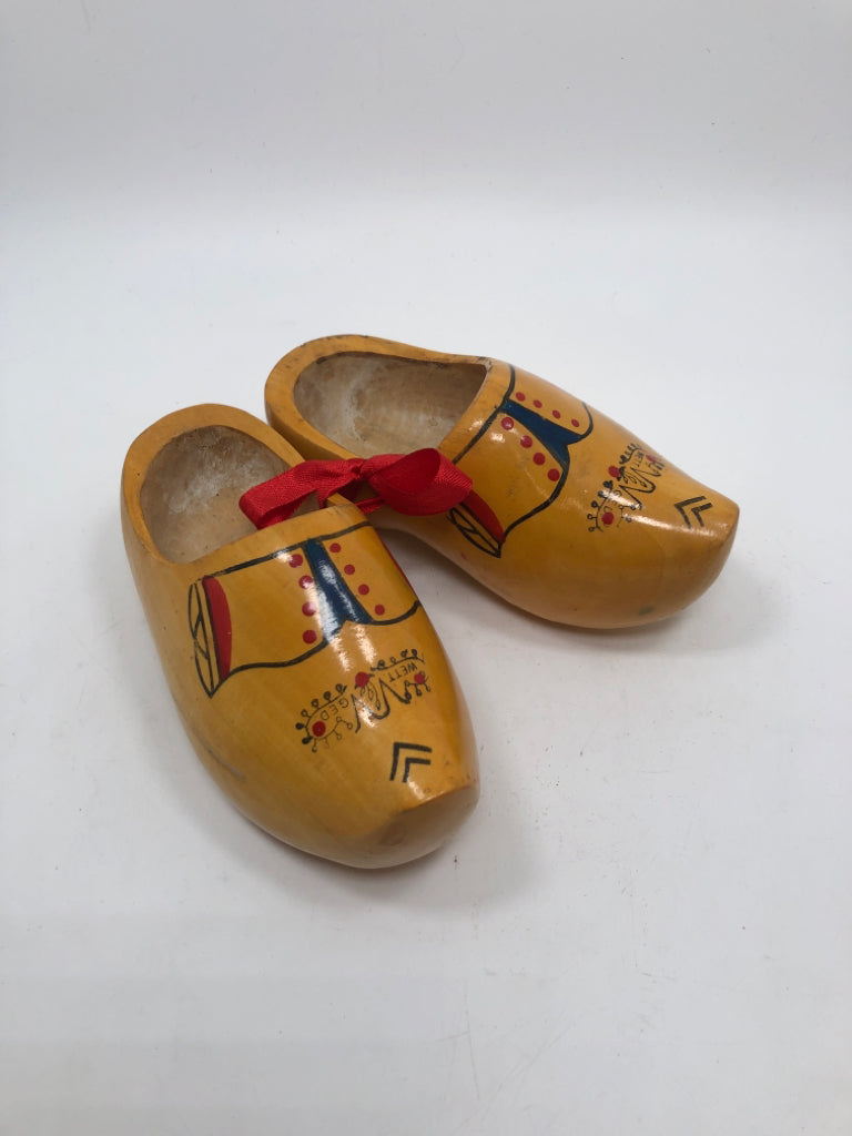 VTG YELLOW & RED HAND-PAINTED WOODEN CLOGS.