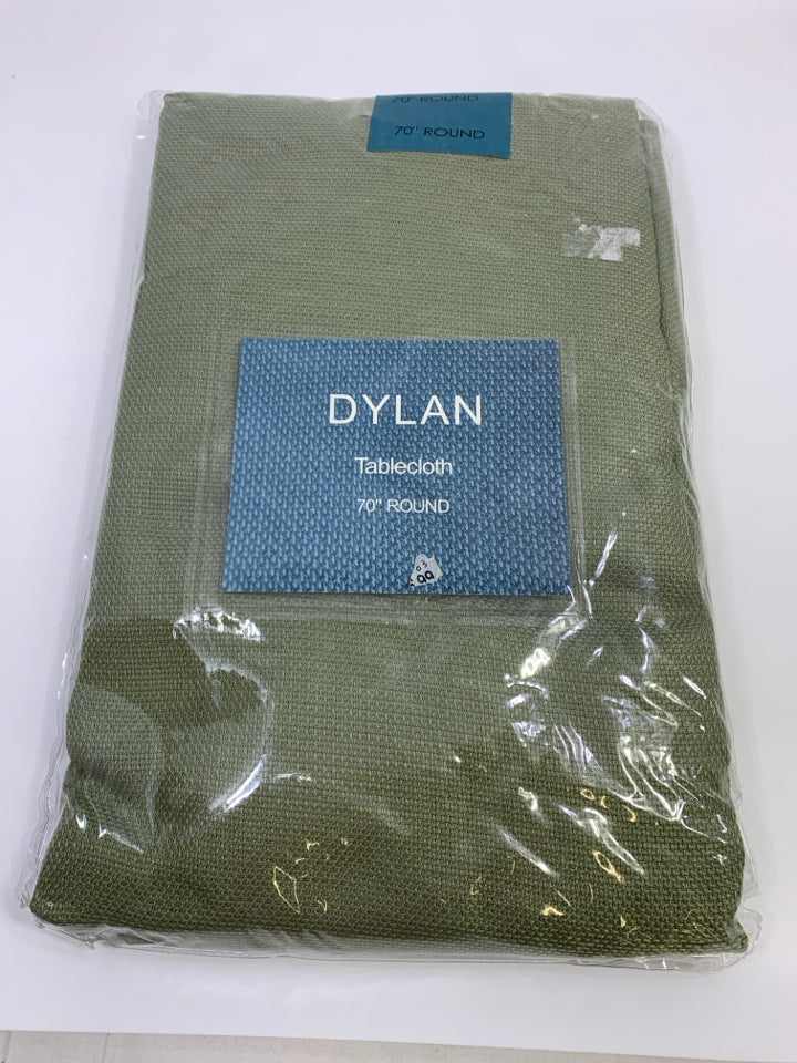 ROUND GREEN TABLECLOTH.