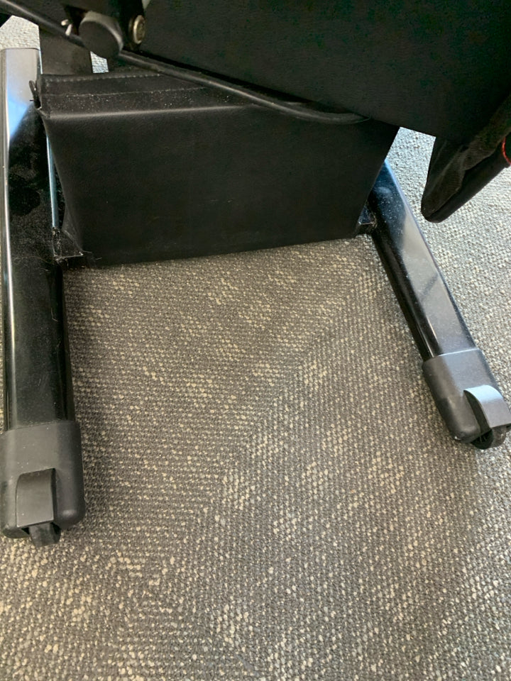 BLACK FAUX LEATHER ELECTRIC RECLINER.