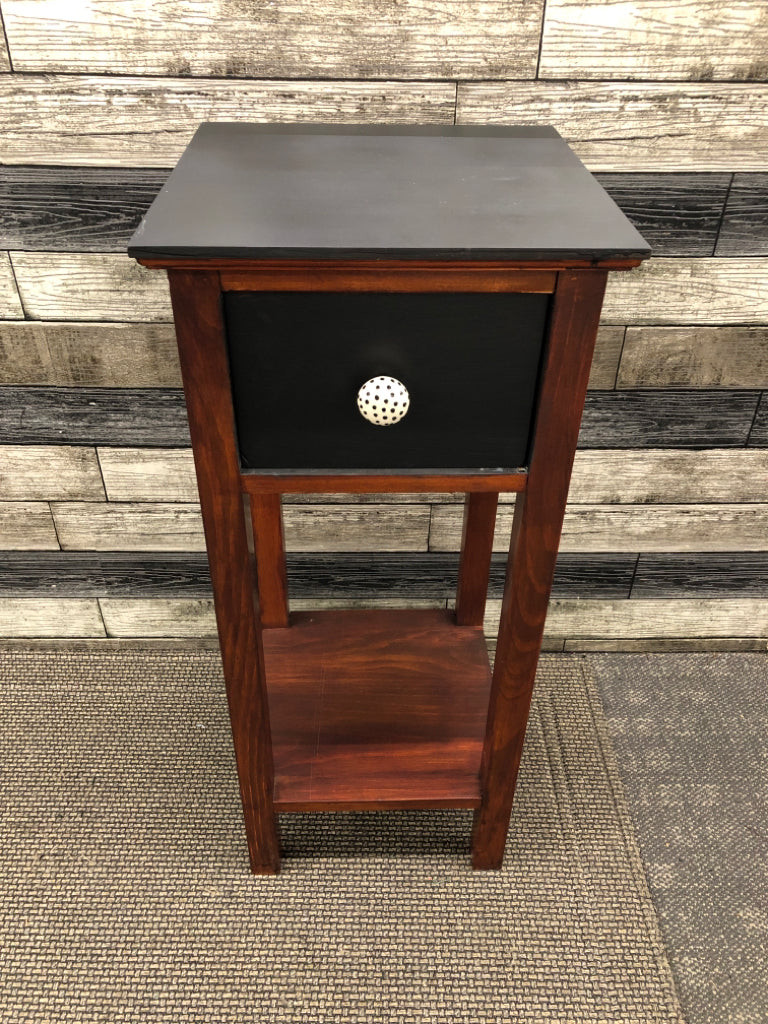 TALL BLACK TOP WOOD BOTTOM SQAURE SIDE TABLE W/ WHITE POLKA DOT KNOB.