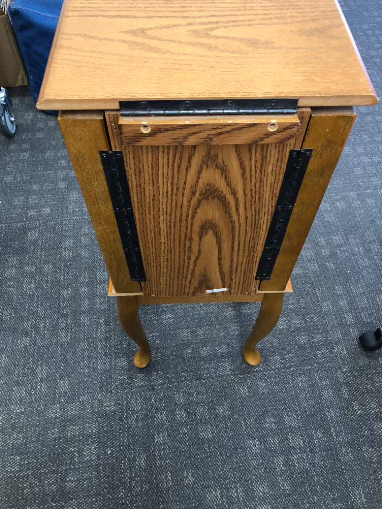 BLONDE WOOD 4 DRAWER JEWELRY ARMOIRE.