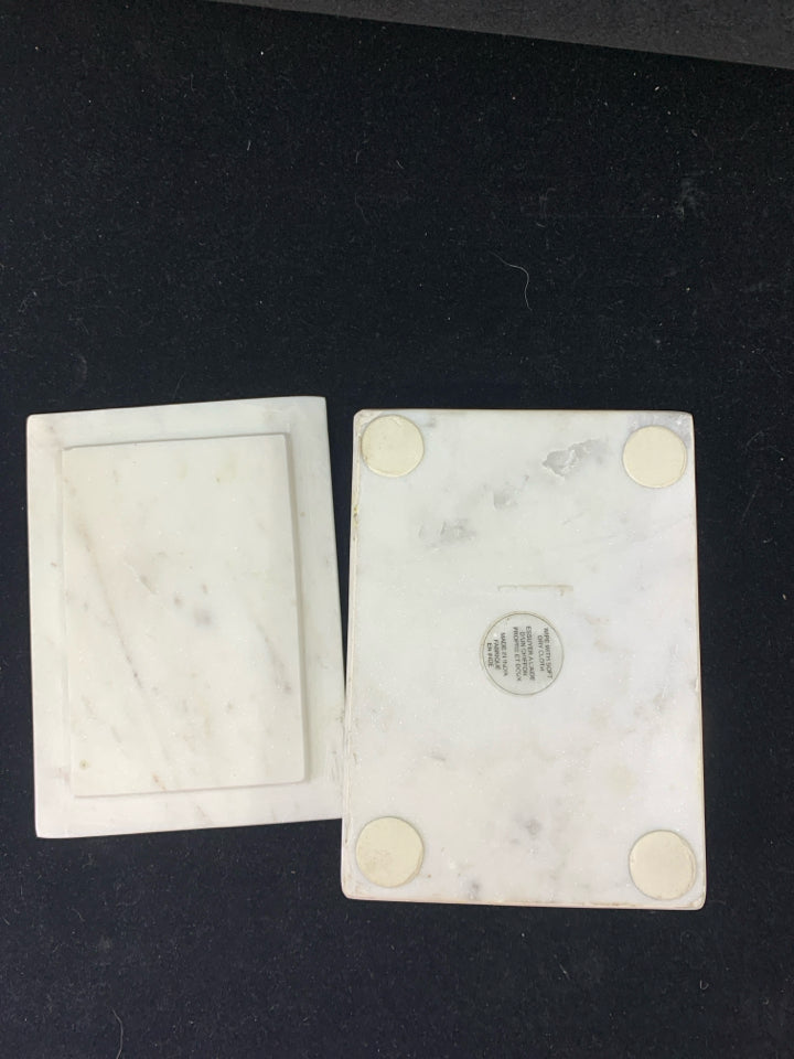 HEAVY WHITE STONE BOX W/LID GOLD ACCENTS.