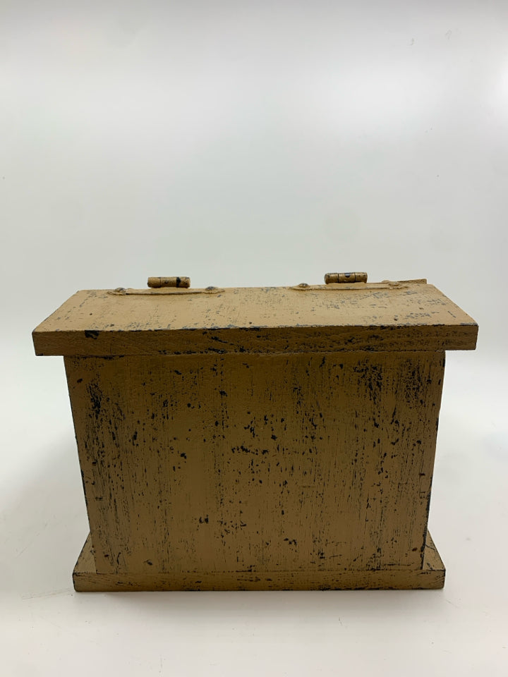 PRIMITIVE LIGHT BROWN WOODEN STAR STORAGE BIN.