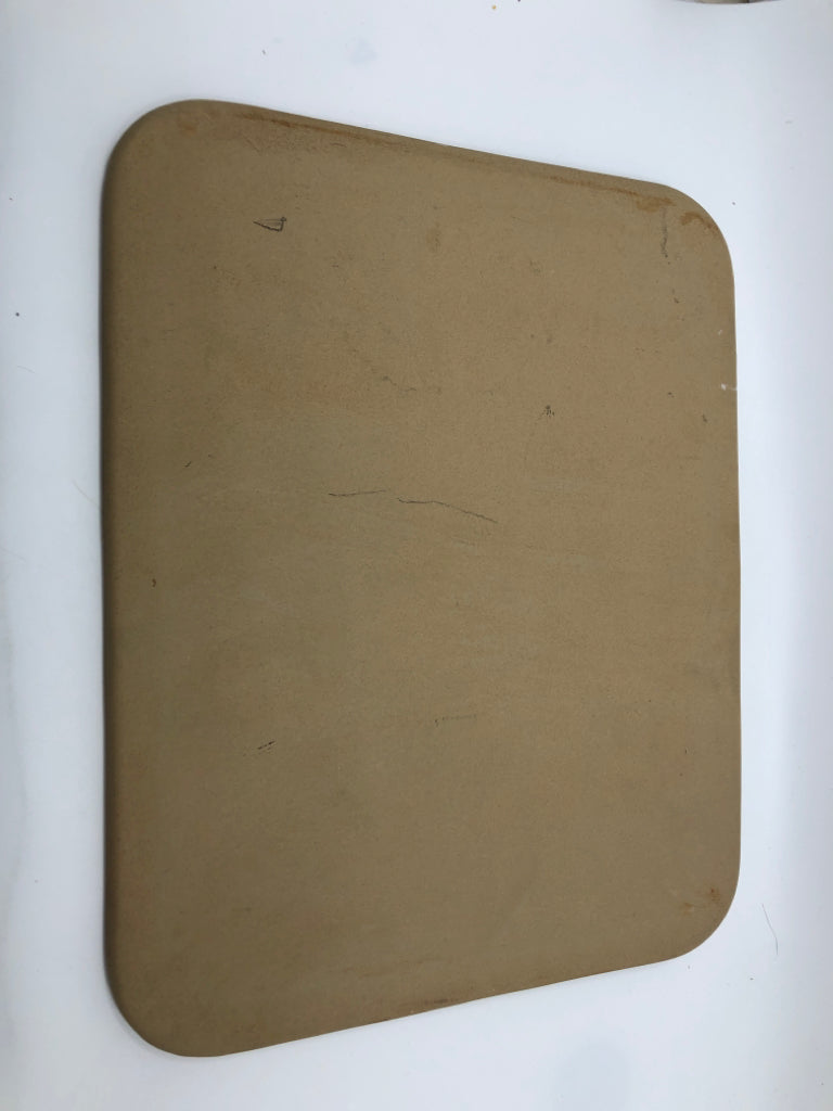 STONEWARE RECTANGULAR BAKING STONE.