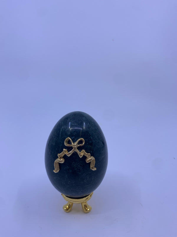GREEN STONE EGG W/ GOLDEN BOW STAND.
