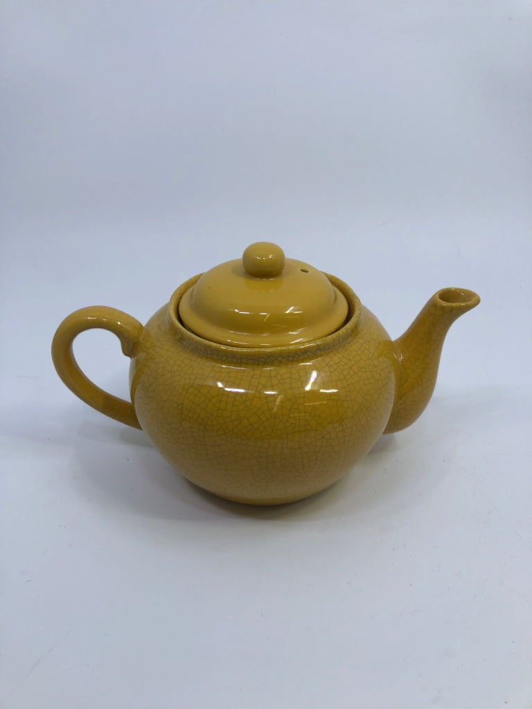 YELLOW CERAMIC TEAPOT W/INFUSER.