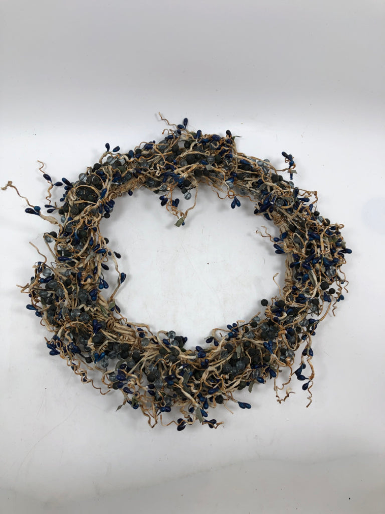 BLUE PIP BERRIES WREATH.