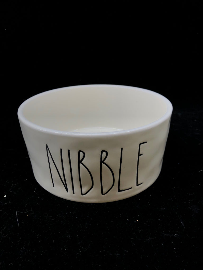 NIBBLE CERAMIC PET DISH.