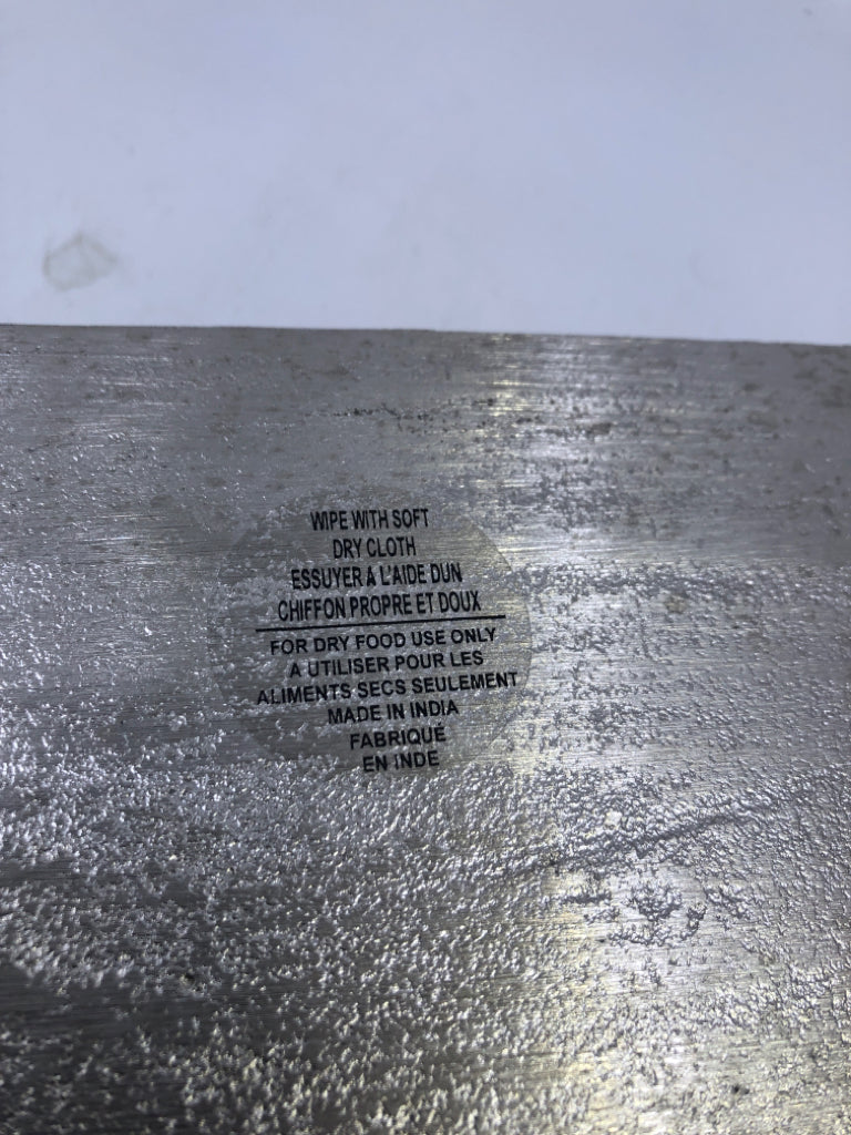 SILVER METAL TEXTURED TRAY W/ HANDLES.