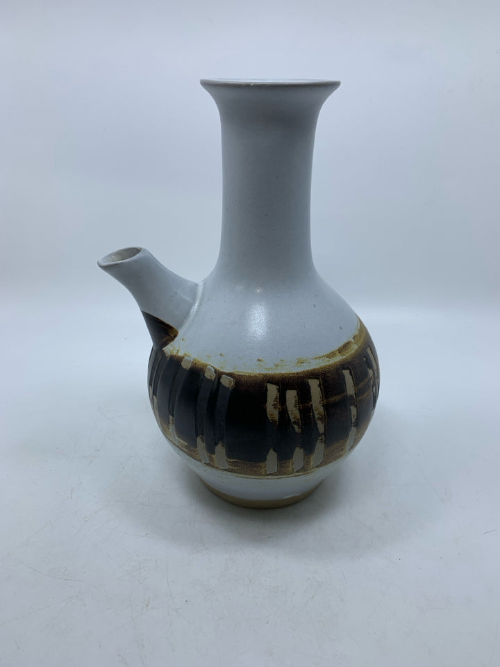 WHITE POTTERY CARAFE DECANTER MARTZ MARSHALL W/ DARK BROWN BAND IN CENTER.