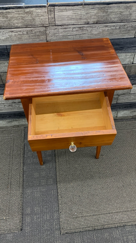 CHERRY 1 DRAWER WOOD SIDE TABLE W/GLASS BALL HANDLE.