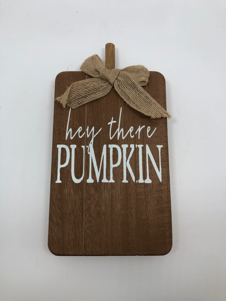 TALL "HEY THERE PUMPKIN" WOOD BLOCK SIGN W/BURPLAP BOW.