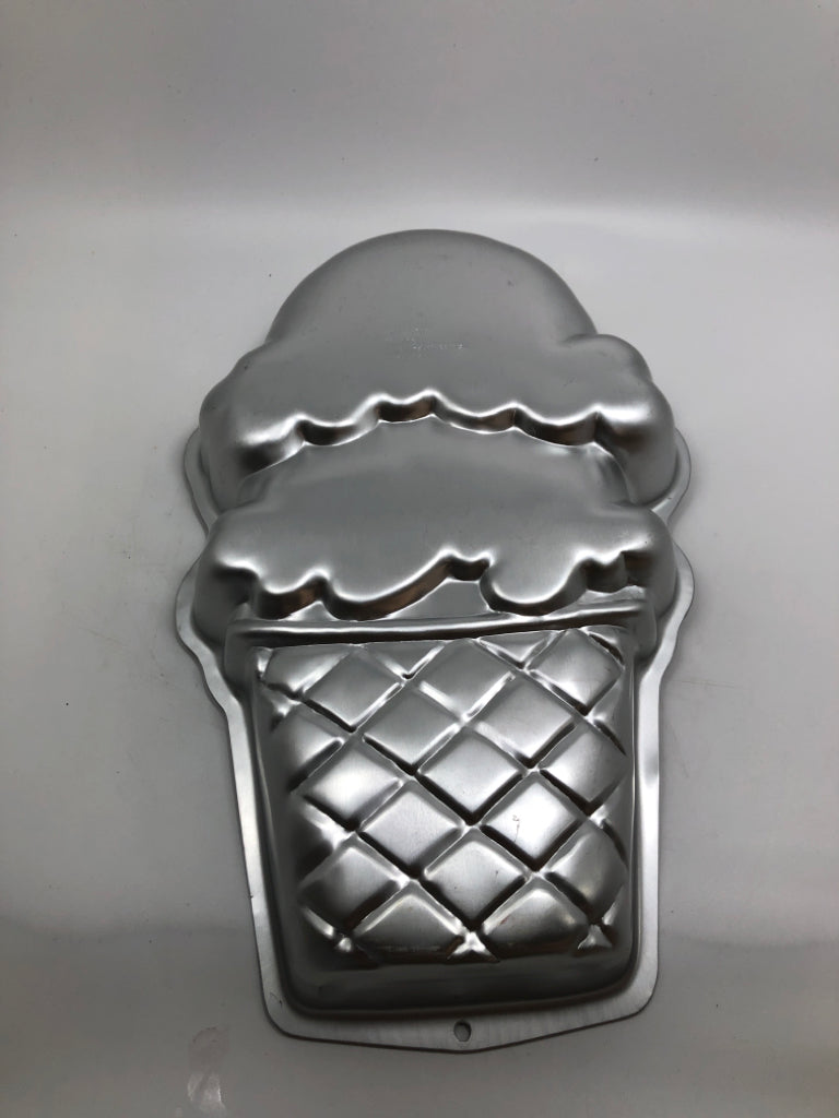 WILTON ICE CREAM CONE CAKE PAN.
