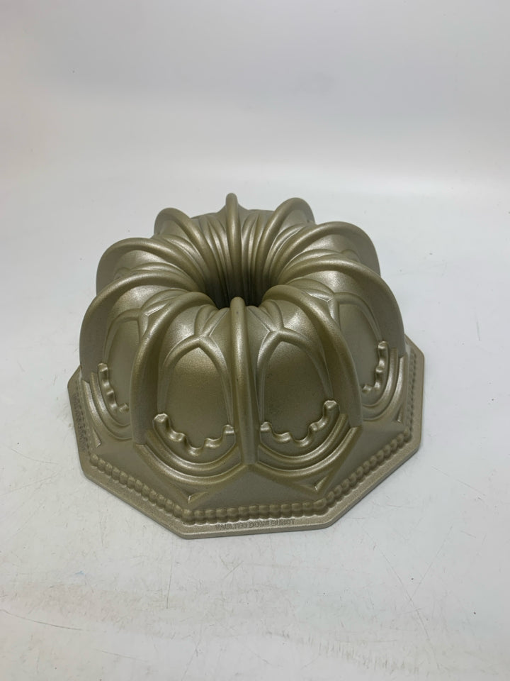VAULTED DOME BUNDT PAN CATHEDRAL HEAVY CAST ALUMINUM PAN.