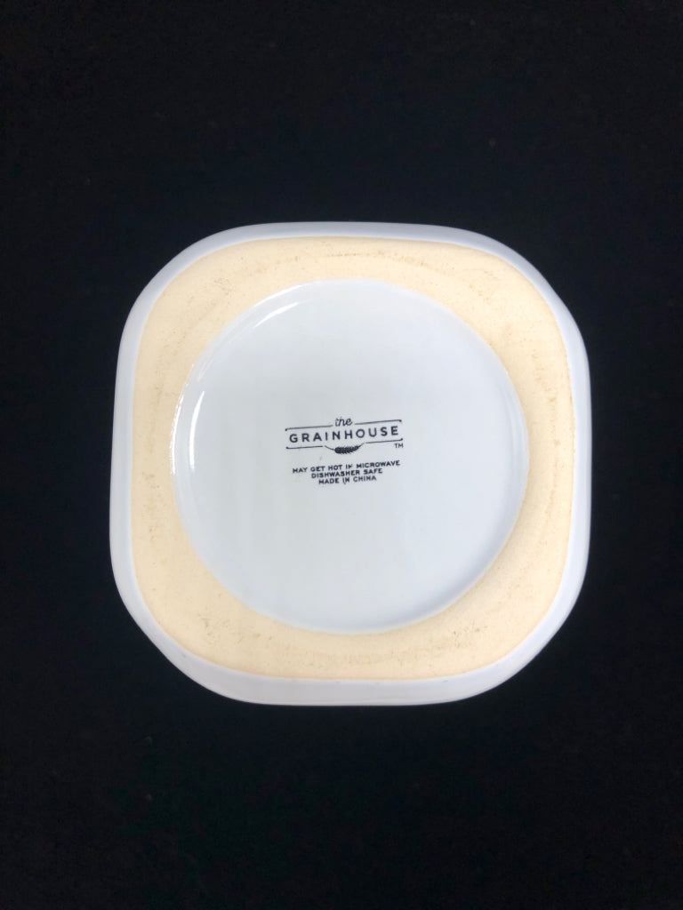 MILK JUG W/SILICONE COVER.