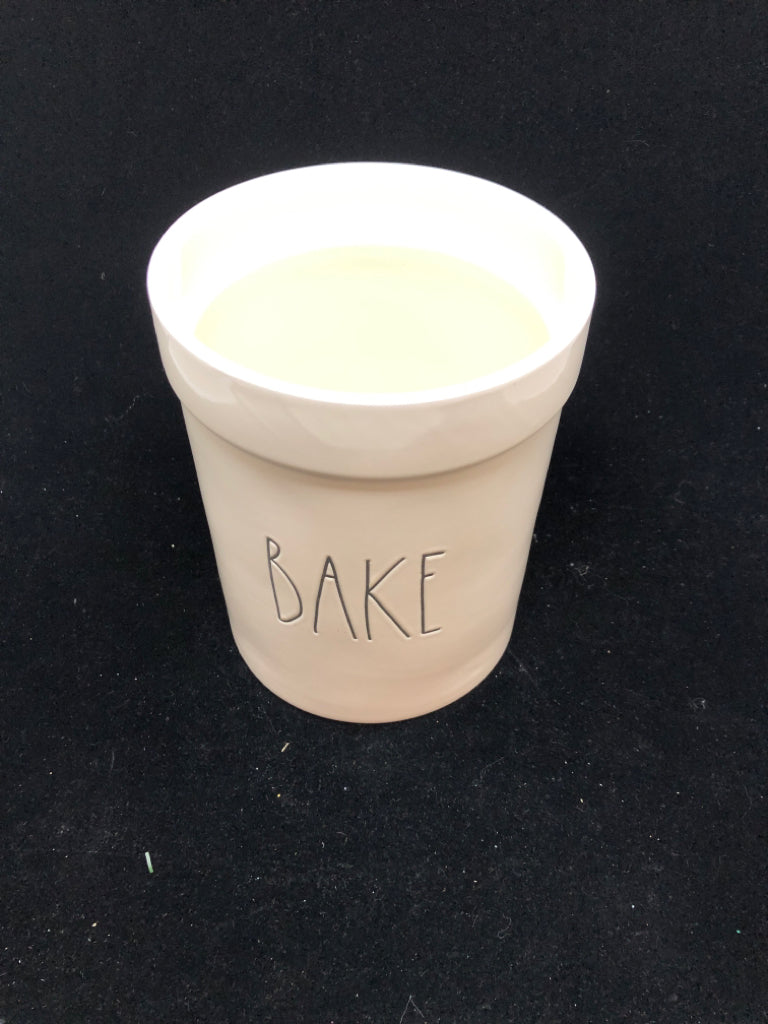 RAE DUNN BAKE CROCK.