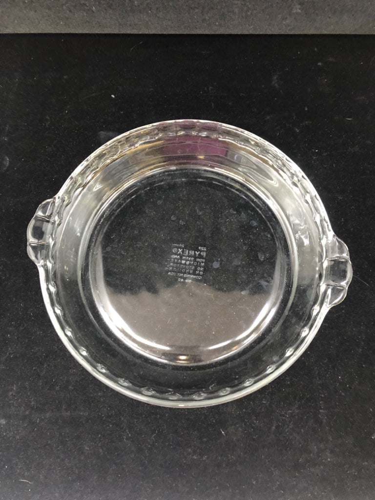 PYREX PIE PLATE W HANDLES.