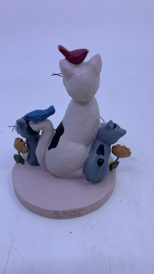 WHITE RESIN CAT FIGURE.