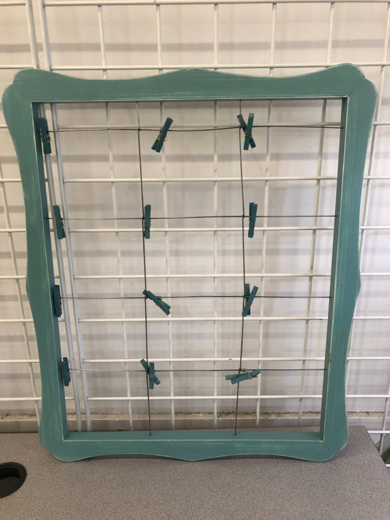 BLUE WOOD & WIRE PHOTO HOLDER W/ CLIPS.