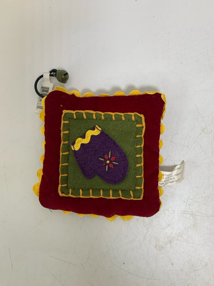 SQUARE FABRIC MITTEN ORNAMENT.