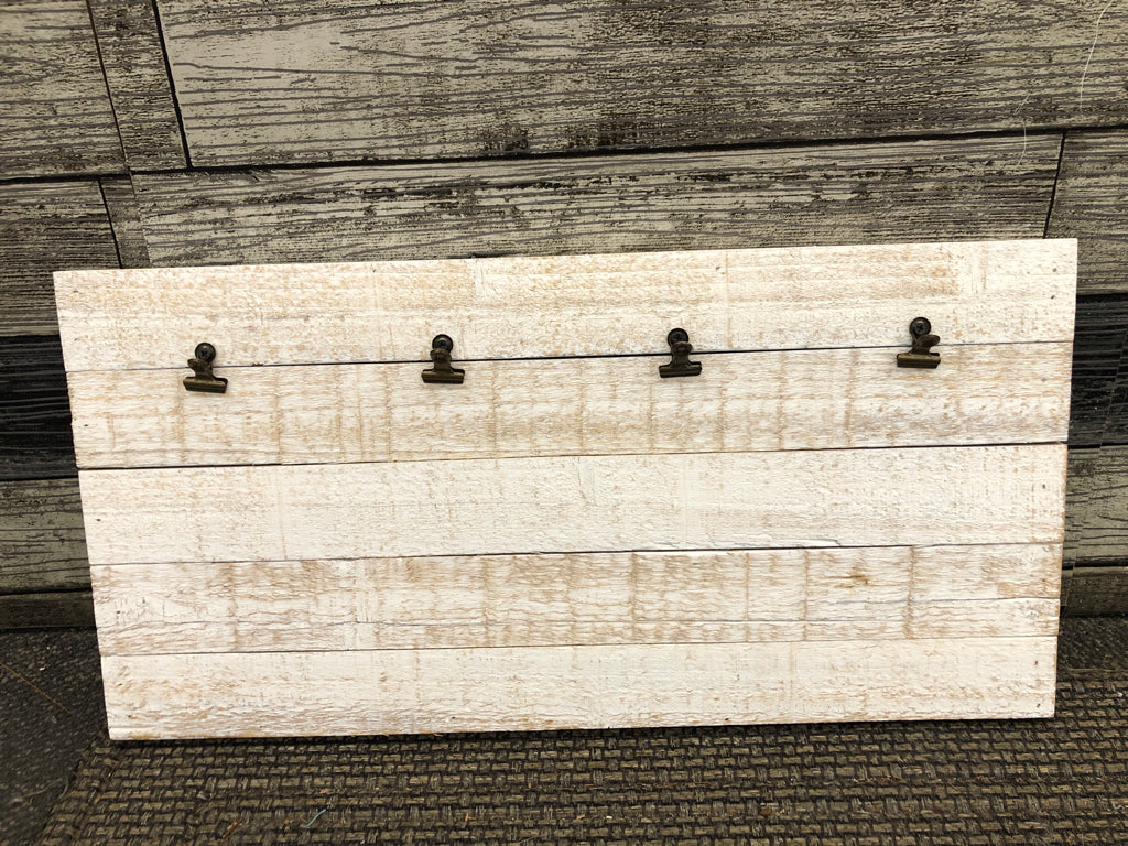 DISTRESSED WHITE WOOD PHOTO HOLDER.