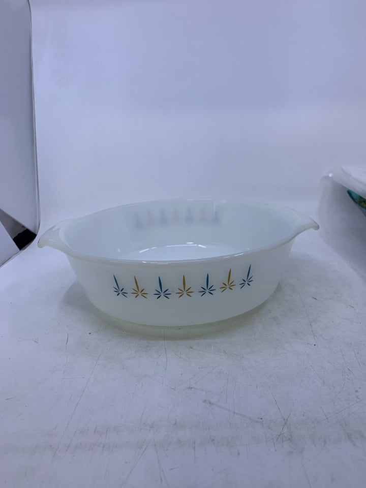 VTG WHITE CIRCLE CASSEROLE DISH W/ BLUE GOLD STAR PATTERN.