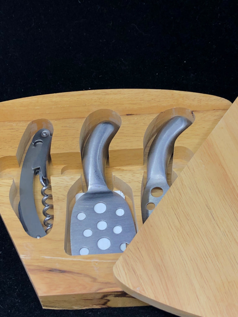 WOOD TRIANGLE CHEESE BOARD W/ 3 SPREADING UTENSILS.