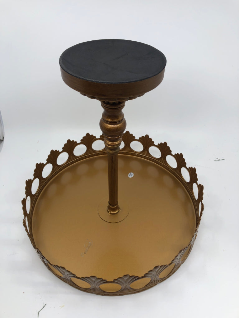 GOLD METAL FOOTED CAKE STAND.