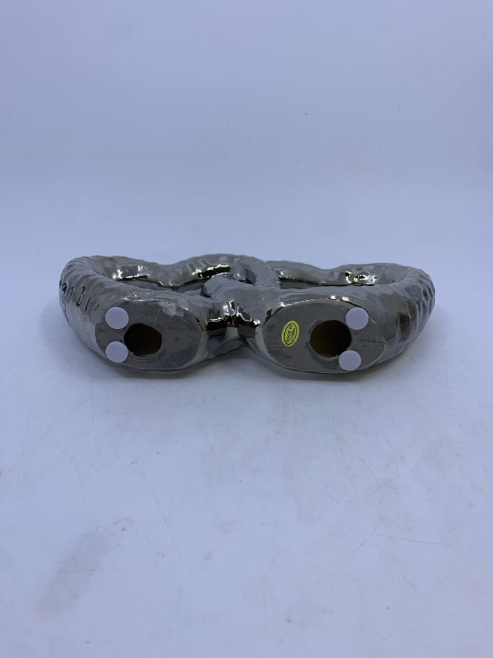 SILVER INTERTWINED HEARTS.