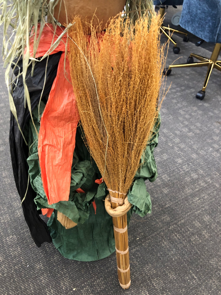 COLORFUL WITCH W/BROOMSTICK HALLOWEEN DECOR.