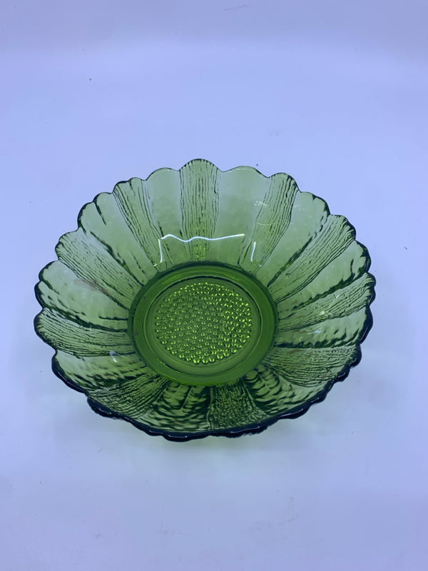 GREEN GLASS FLORAL BOWL.