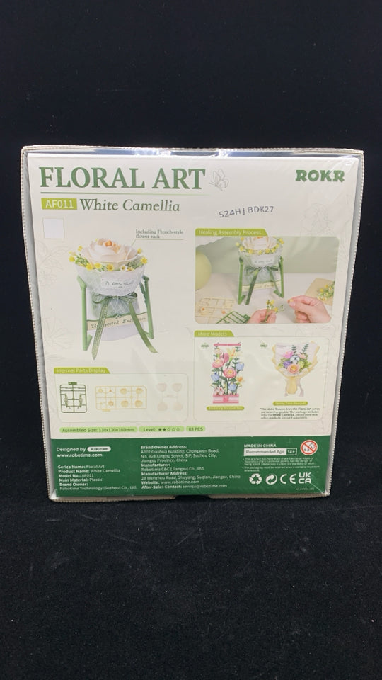 NIB WHITE CAMELIA FLORAL ART.