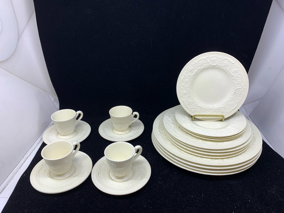 20PC VTG WEDGWOOD FLOWER SCROLL DINNER SVC FOR 4.