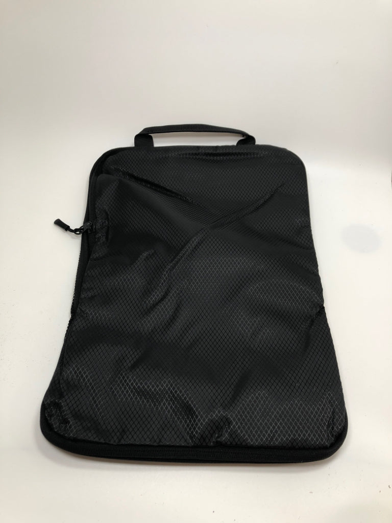 BLACK MESH PACKING CUBE FOR SHIRT/ BLAZER.