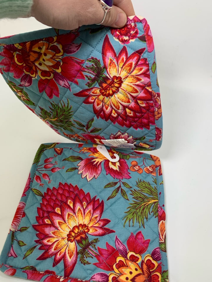 NWT 2 FLORAL POTHOLDERS.