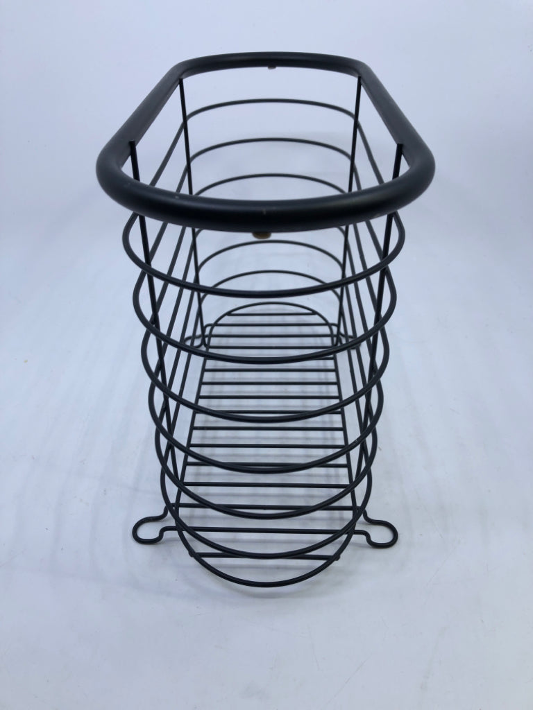 BLACK OVAL METAL WIRE BASKET.