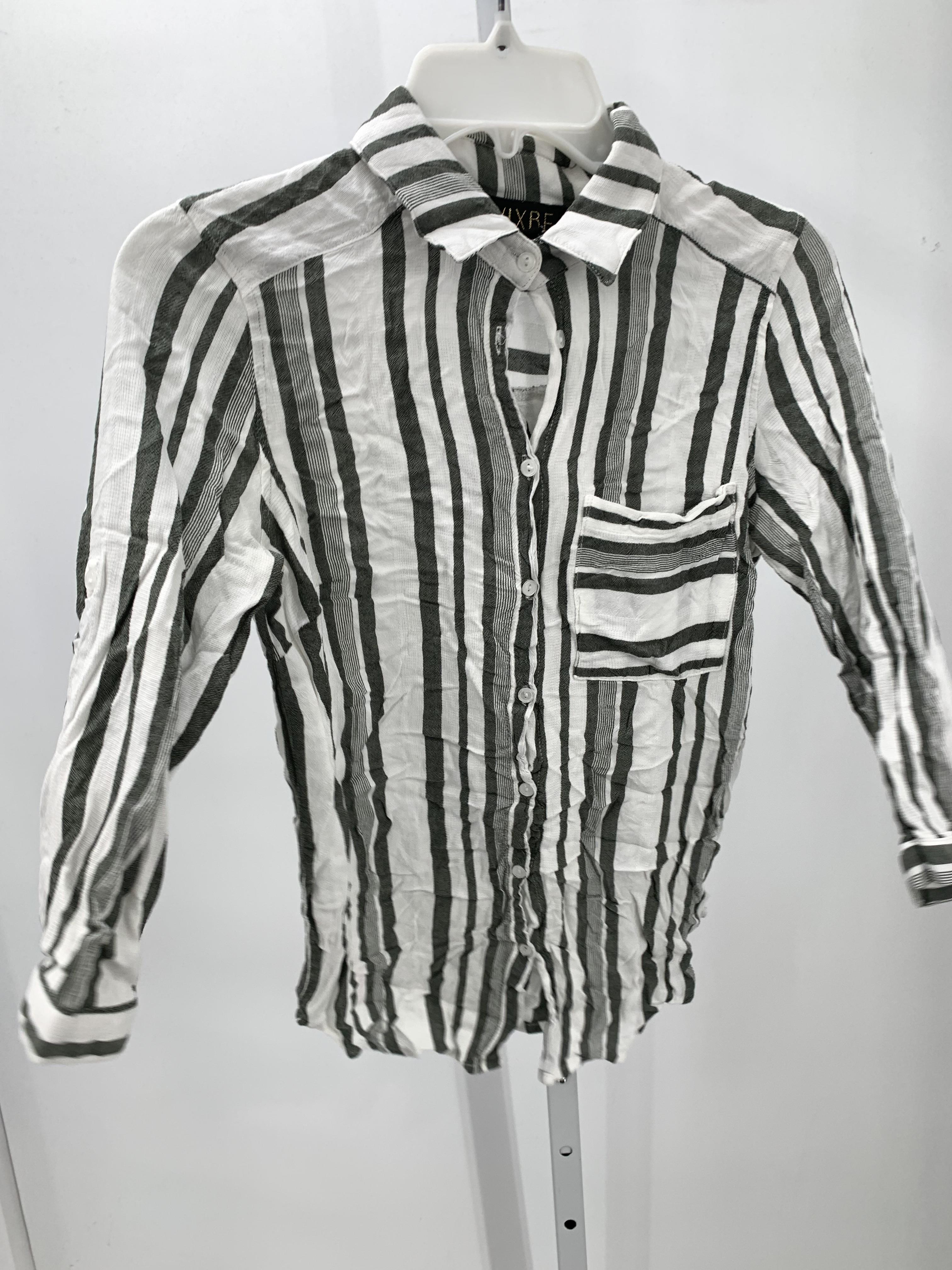 Size Small Juniors 3/4 Sleeve Shirt