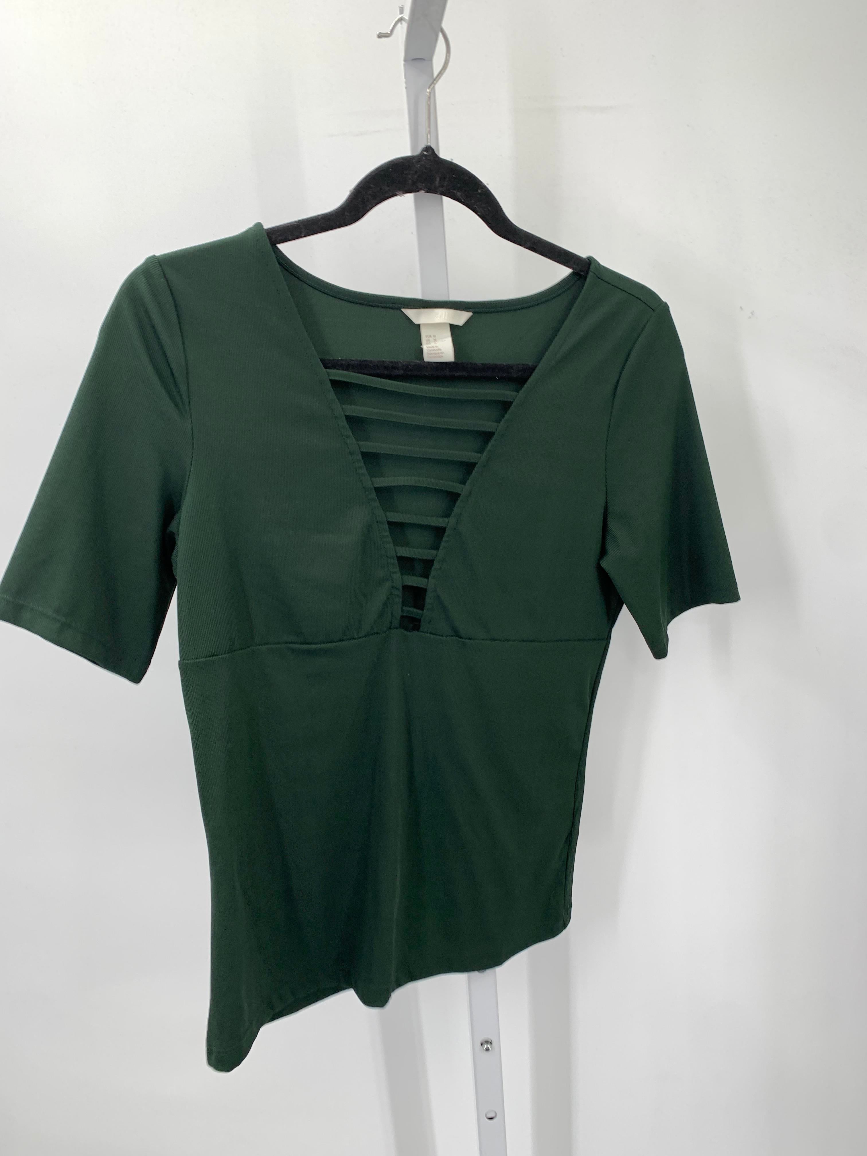 H&M Size Medium Misses Short Sleeve Shirt